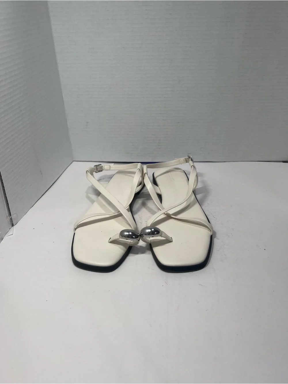 Old Navy White Strappy Toe-Ring Flat Sandals
